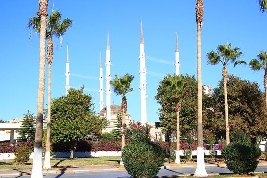 Hazreti Mikdat Moschee