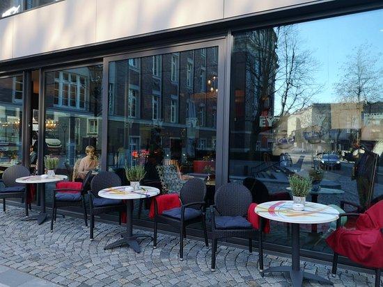 Mutter Ey Cafe
